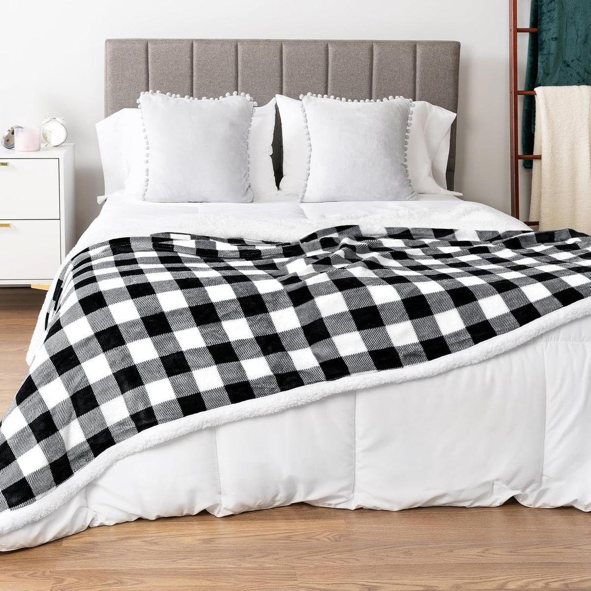 King Checkered Sherpa Blanket Couch Sofa Bed, White Black, 90X108